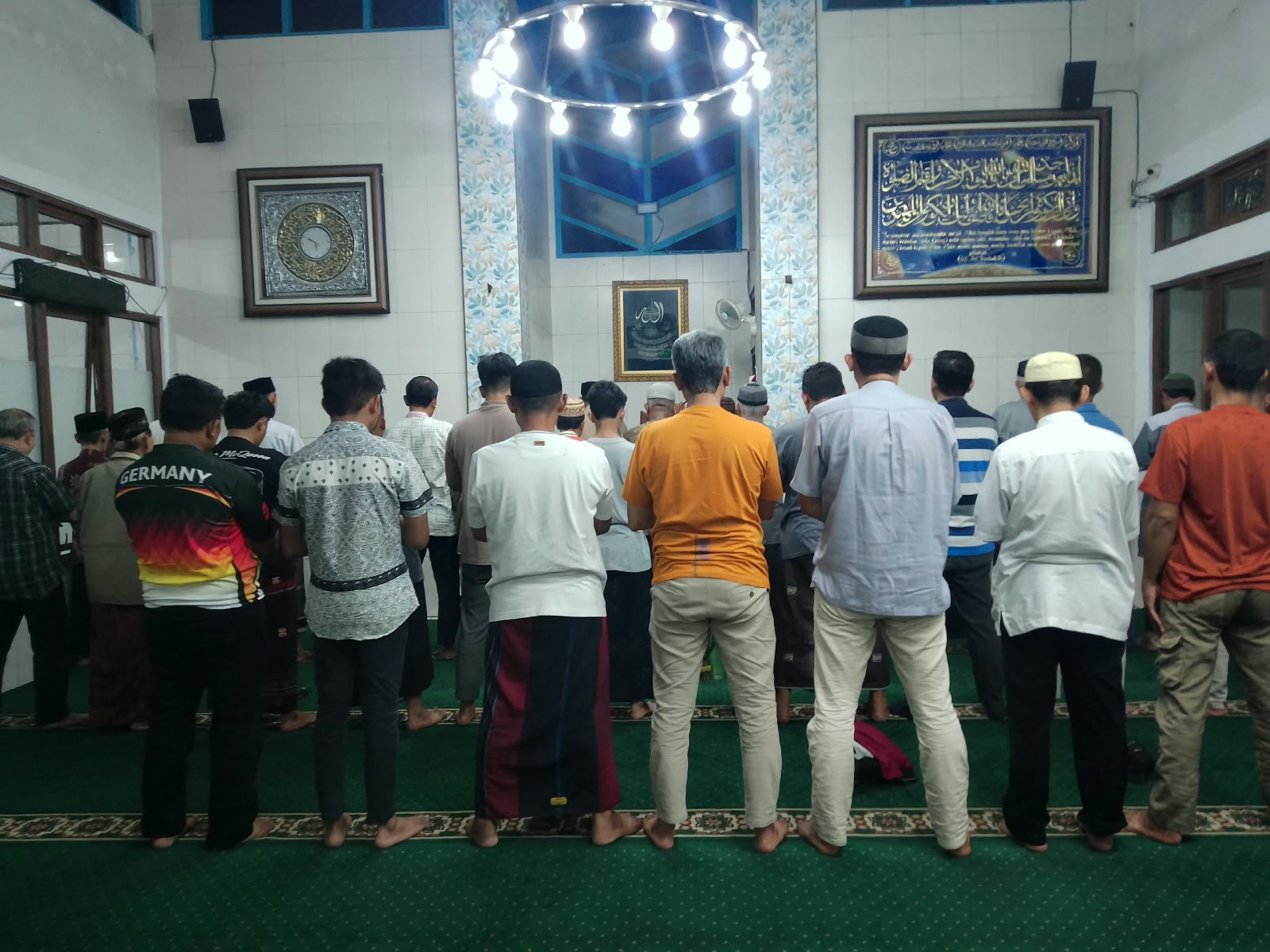Shalat Berjamaah Khusyuk